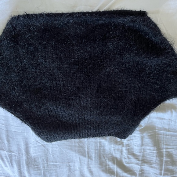 Black fuzzy sweater off the shoulder - Picture 2 of 4